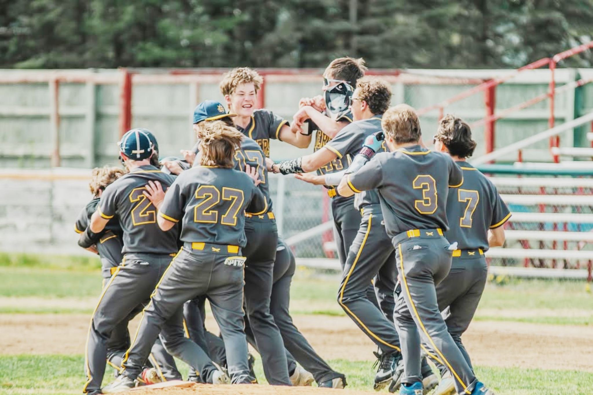 Champions! Mariners win in baseball